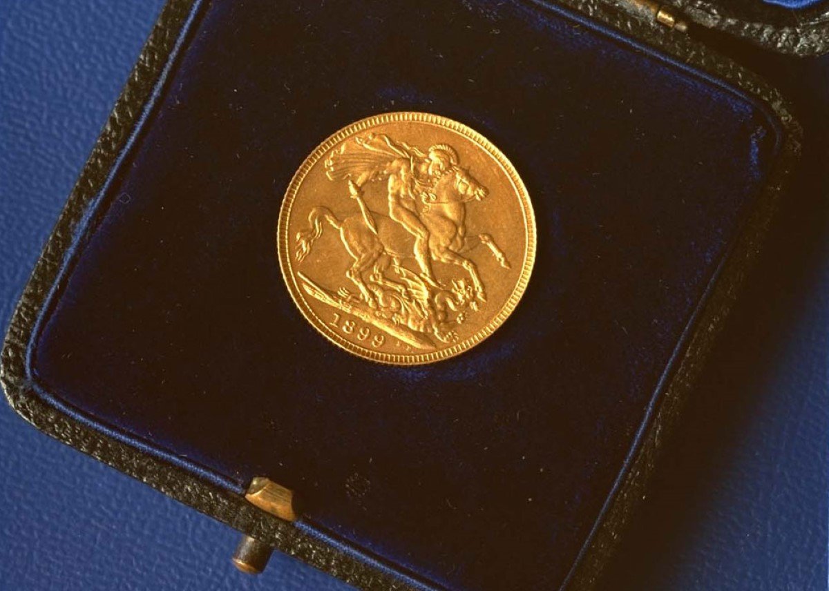 1899 Perth Mint Sovereign in case