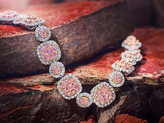 Jewellery slide mobile