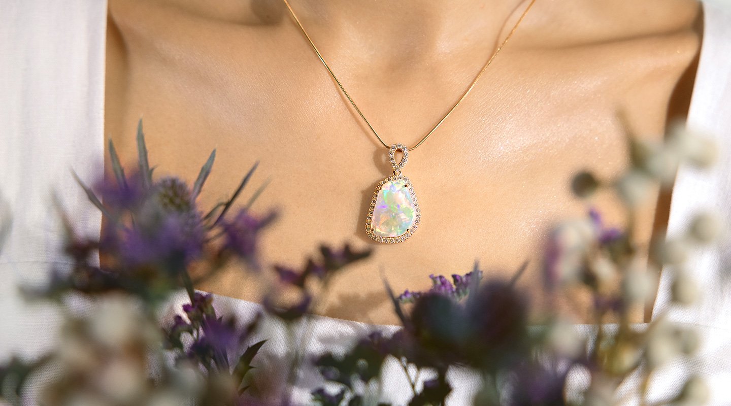 1440X800 Opal necklace