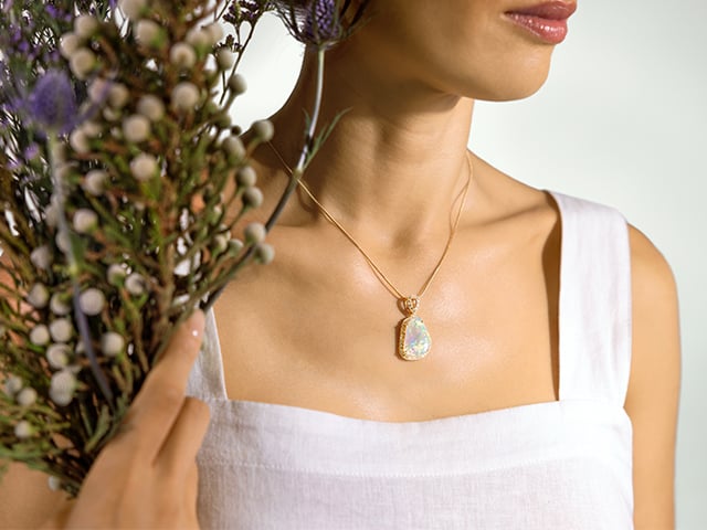 Luxury Jewellery Perth opal necklace hero banner desktop 640 x 480