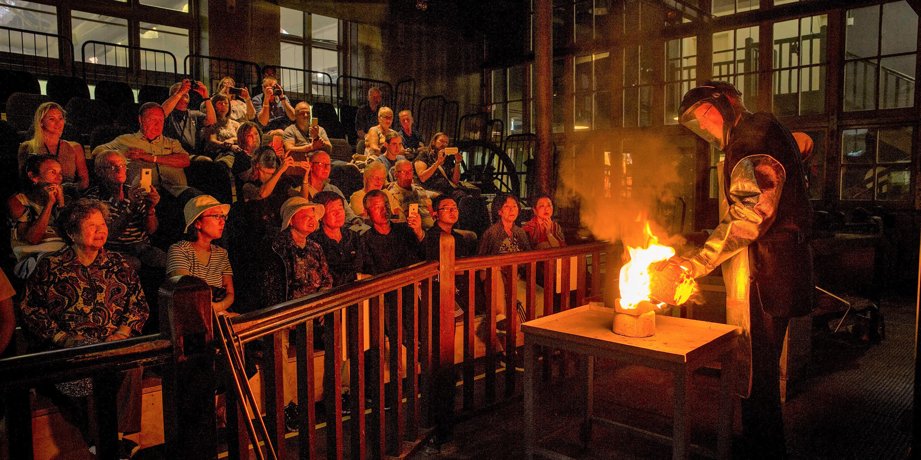 3000x any heightFinal gold pouring