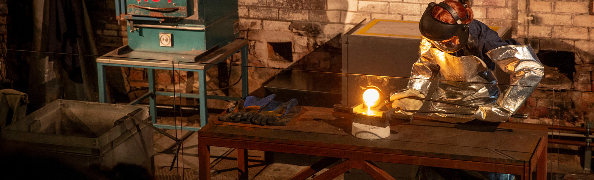 Live gold pour   2025 hero banner 1980X600