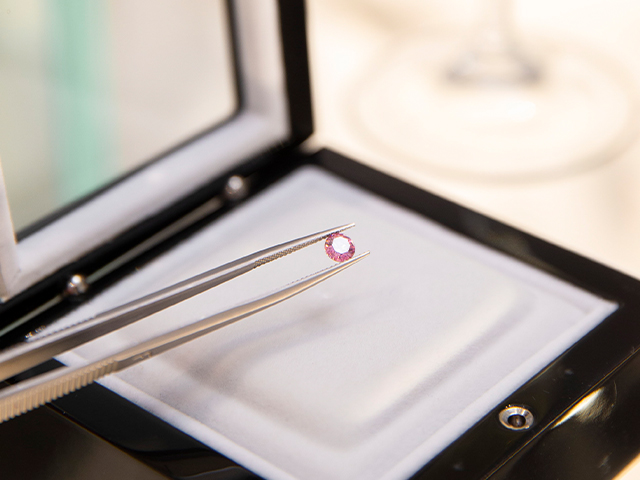 640X480 loose pink diamond