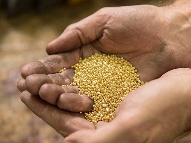 640x480Gold granules in hands
