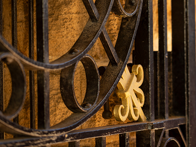 640X480 The Perth Mint Gate