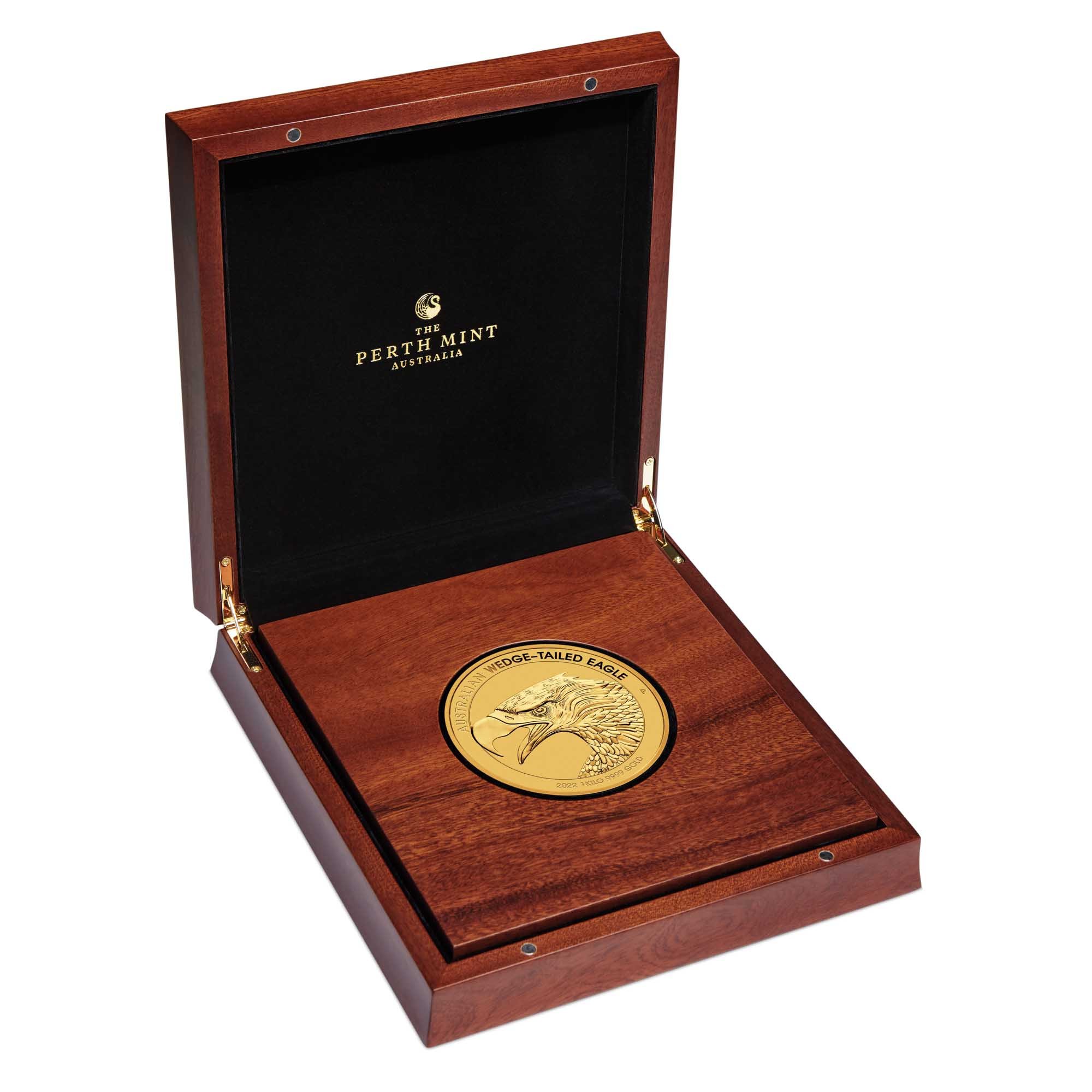 04 2022 Australian Wedge tailed Eagle 1Kilo Gold Reverse Proof Coin In Shipper HighRes
