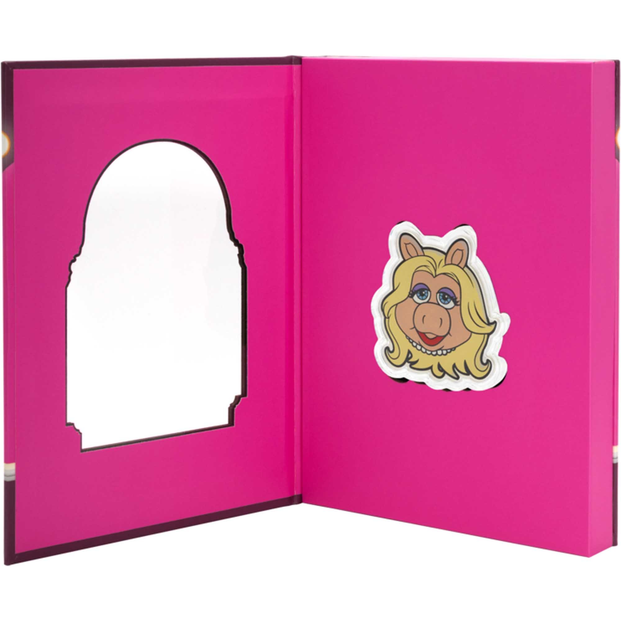 4 The Muppets 70th anniversary series Agoro 2. Miss Piggy Packaging02 V2