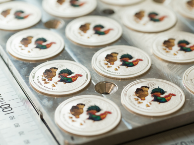 Coloured coins 640x480