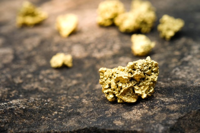 gold nuggets of varying sizes