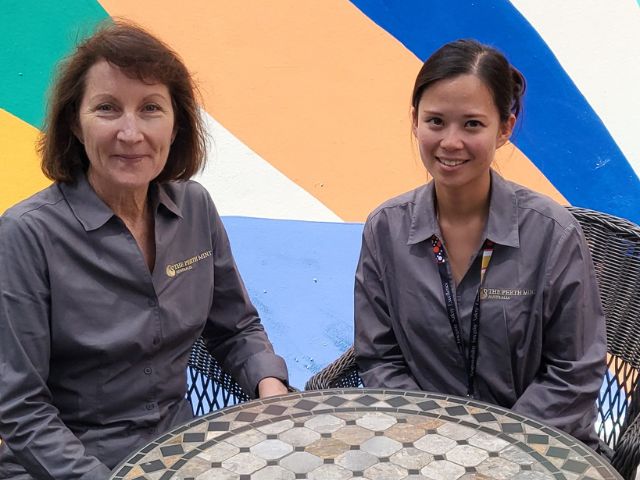 Women in refinery 640x480