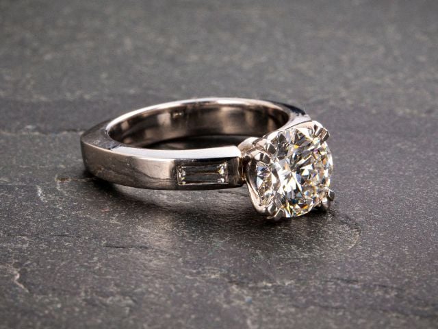 Engagement ring 640x480