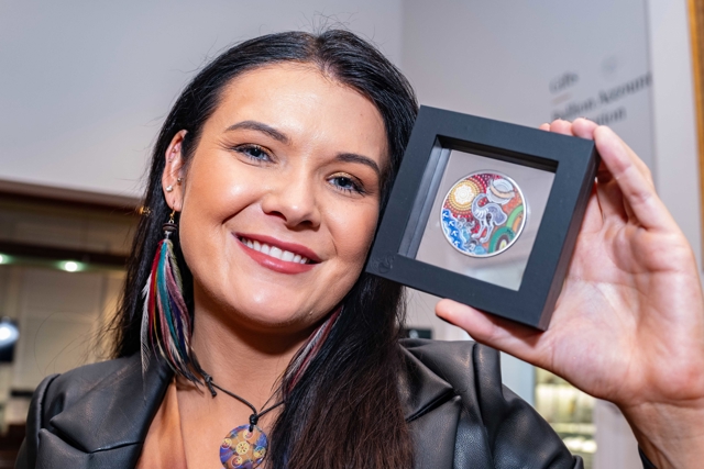 Indigenous Artist, Chern'ee Sutton with her coin design